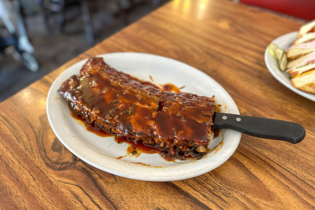 Baby Back Ribs With Our Famous Guava-BBQ Sauce（Not So Big Slab）27.99ドル